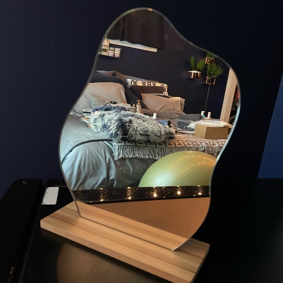 NWOT Asymmetrical Decorative ‘Cloud’ Mirror - Picture 4 of 16